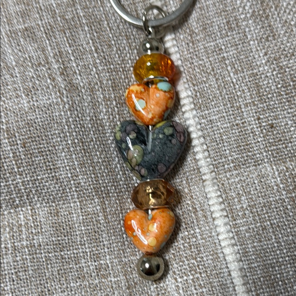 🦉 Handcrafted Owl Keychain – Macramé & Beaded Heart Accents - Picture 7 of 8